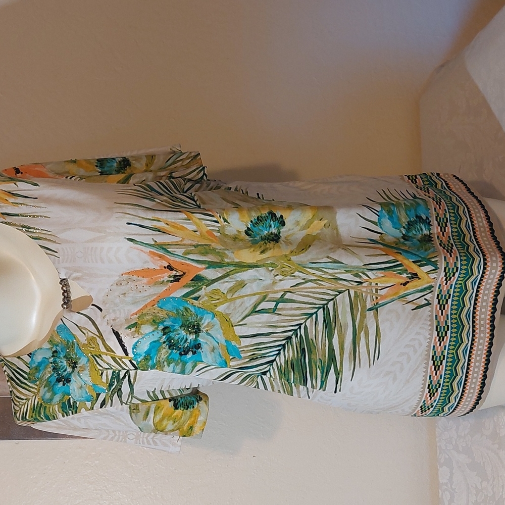 JM COLLECTION short sleeve shirt, tropical pattern.Size P/L Pre-o. Good cond.